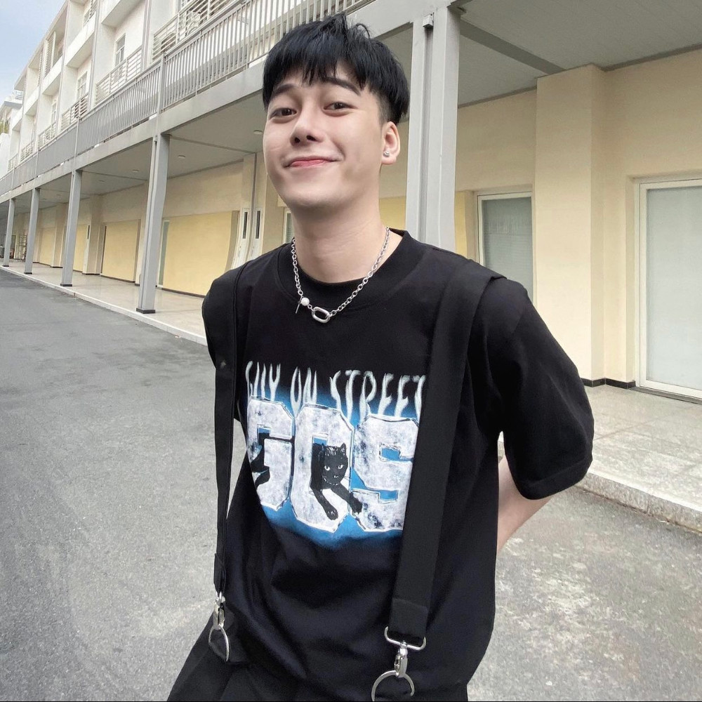 Áo Thun Eyes Cat Tee